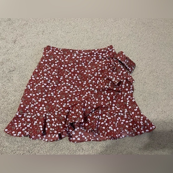 Red ditsy floral mini skirt size XS - Picture 4 of 9